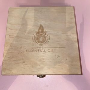 Essential oil organizer